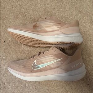 Nike Women's Light Pink Athletic Shoes